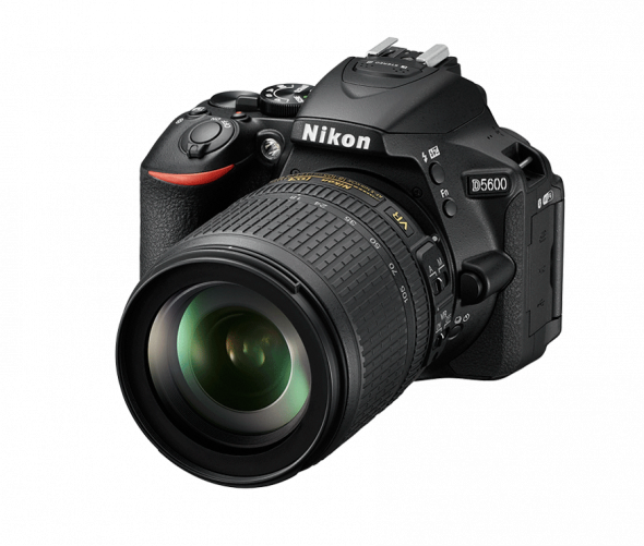 Nikon D5600 + 18-140mm AF-S VR vystavený kus - Digitálny fotoaparát