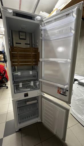 BEKO BCNA306E4SN poškodený kus  + kupóny na daľší nákup  - Kombinovaná chladnička zabudovateľná