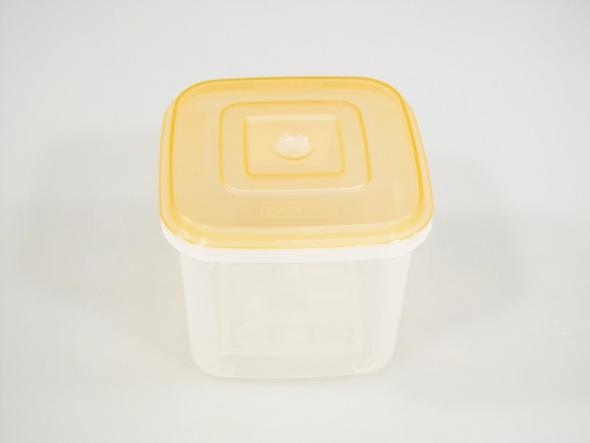 Makro - Dóza Bella mini III 0,75l červená
