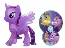 Hasbro Svietiaci poník Twilight Sparkle C3329
