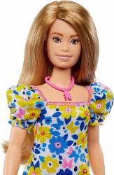 Mattel Mattel Barbie s Downovým syndrómom - šaty s modrými a žltými kvetinami