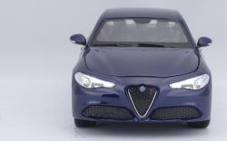Bburago 2020 Bburago 1:24 Plus Alfa Romeo Giulia (2016) Metallic Blue