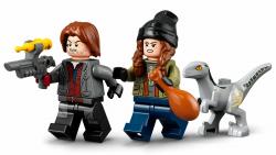 LEGO LEGO® Jurassic World™ 76946 Chytenie velociraptorov Blue a Bety