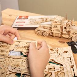 RoboTime drevené 3D puzzle Americký ťahač