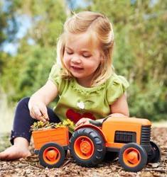 GREEN TOYS Traktor s vlečkou oranžový