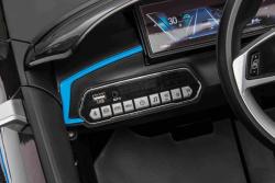 BENEO Elektrické autíčko BMW i4, čierne, 2,4 GHz diaľkové ovládanie, USB / AUX / Bluetooth prípojka,