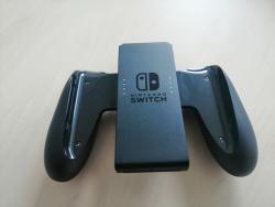 Nintendo Switch with grey Joy-Con vystavený kus