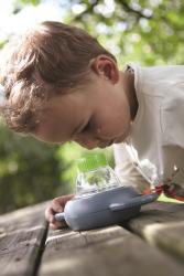 Haba Haba Terra Kids Detská pozorovacia lupa na hmyz s karabínkou