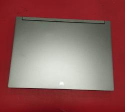 Acer Predator Triton 500SE poškodený obal, tovar ok