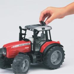 Bruder BRUDER 02045 Traktor Massey Ferguson 7480 s prívesom